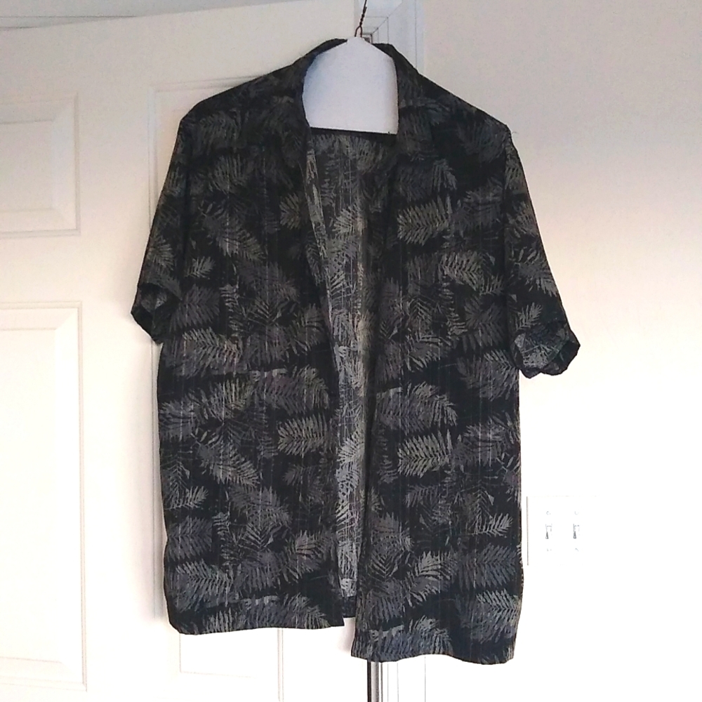XL Van Heusen Tropical Print Black and Grey Short Sleeve Button Up
